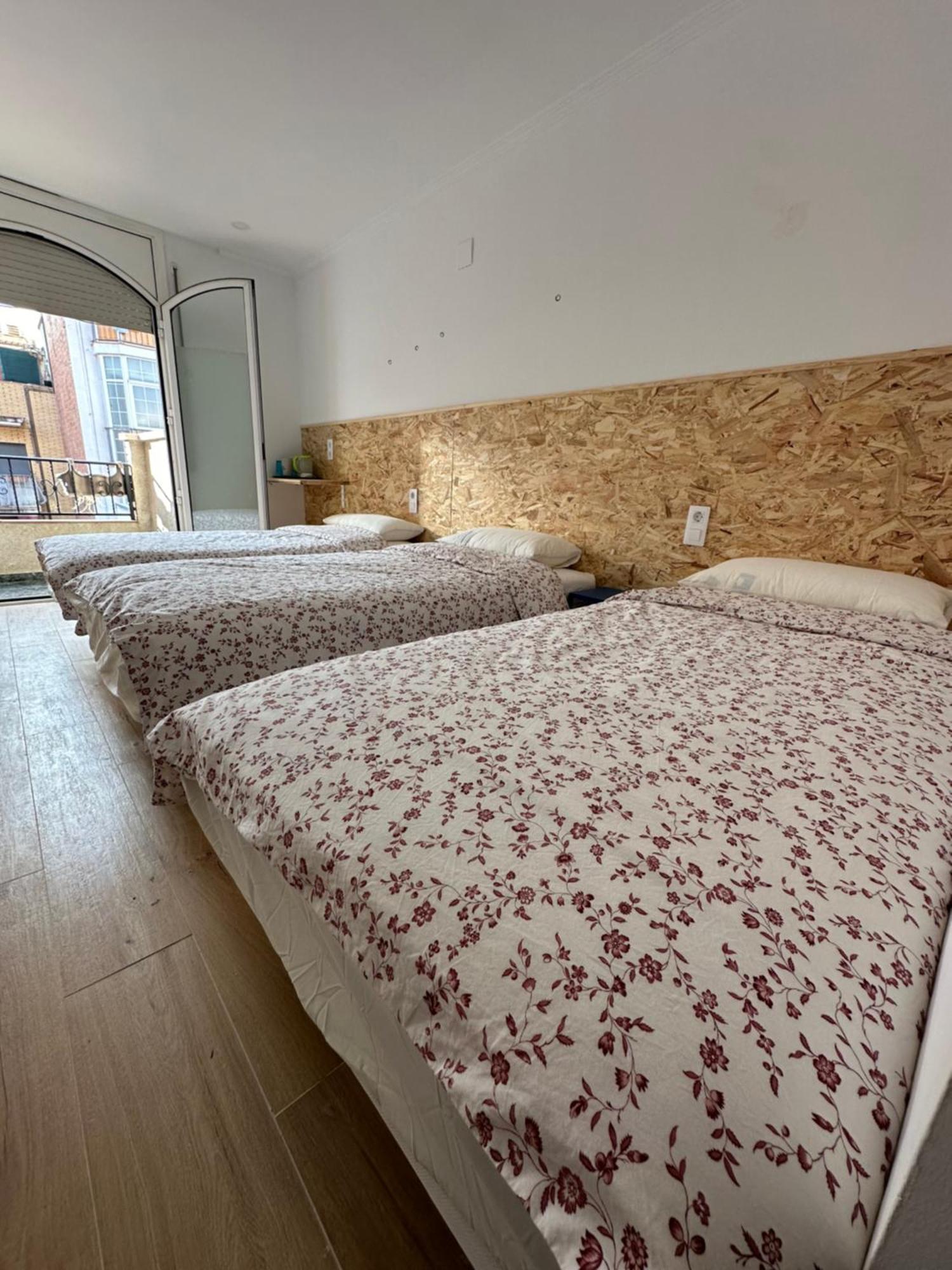 Fudodo舒适3 Beds Hotell L'Hospitalet de Llobregat Exteriör bild