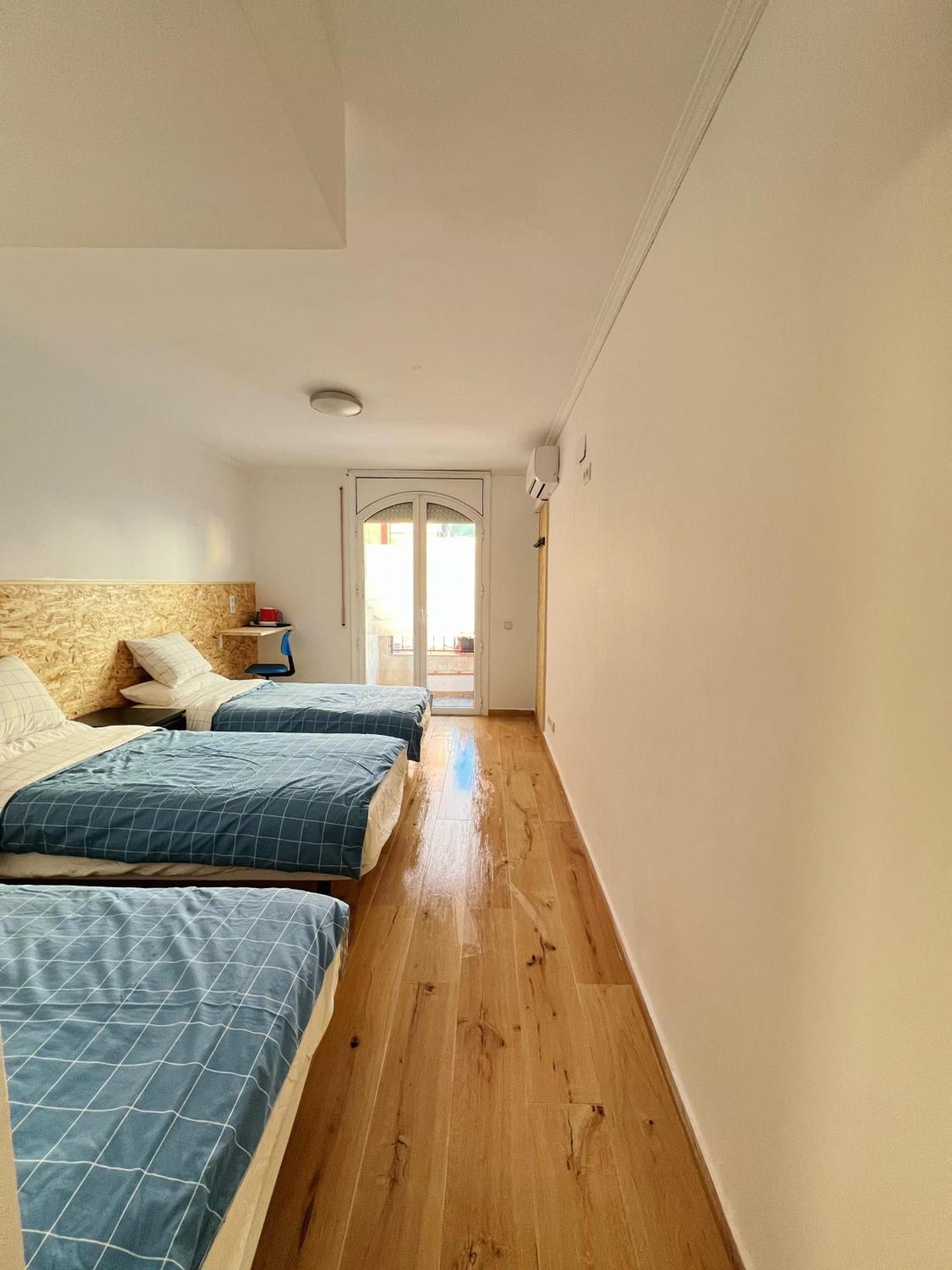 Fudodo舒适3 Beds Hotell L'Hospitalet de Llobregat Exteriör bild